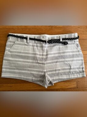 Guess Striped Gray and White Women’s Shorts with Braided Belt